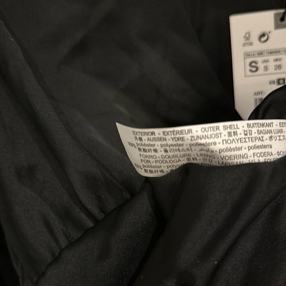 Zara black ruffle sleeve plunge top in S, NWT - Picture 4 of 4